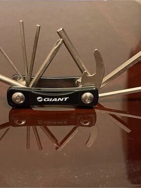 GIANT Black Multi-Tool Bicycle & Repair Kit
